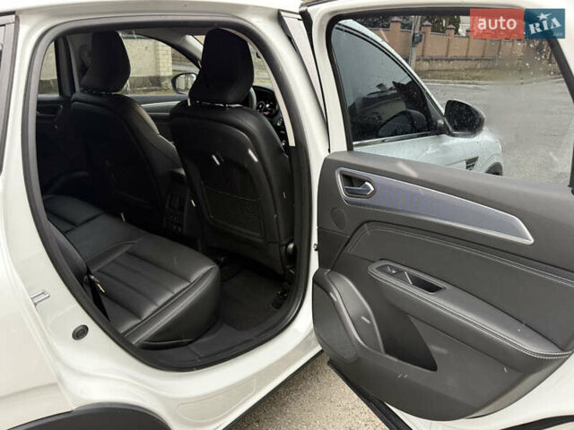 Белый Рено Arkana, объемом двигателя 1.33 л и пробегом 50 тыс. км за 15750 $, фото 29 на Automoto.ua