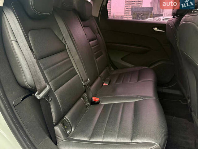 Белый Рено Arkana, объемом двигателя 1.6 л и пробегом 101 тыс. км за 15700 $, фото 30 на Automoto.ua