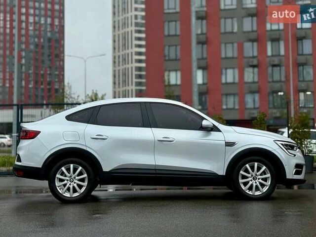 Белый Рено Arkana, объемом двигателя 1.6 л и пробегом 101 тыс. км за 15700 $, фото 7 на Automoto.ua