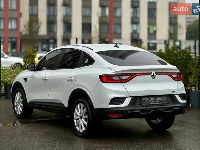Белый Рено Arkana, объемом двигателя 1.6 л и пробегом 101 тыс. км за 15700 $, фото 10 на Automoto.ua