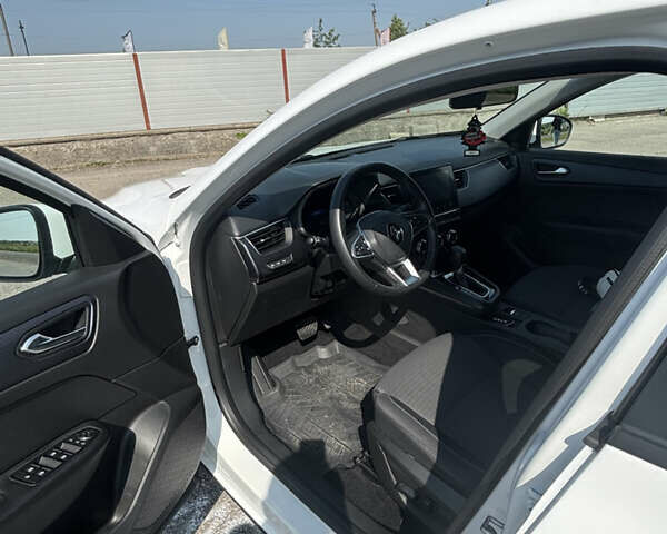 Белый Рено Arkana, объемом двигателя 1.6 л и пробегом 220 тыс. км за 19999 $, фото 24 на Automoto.ua