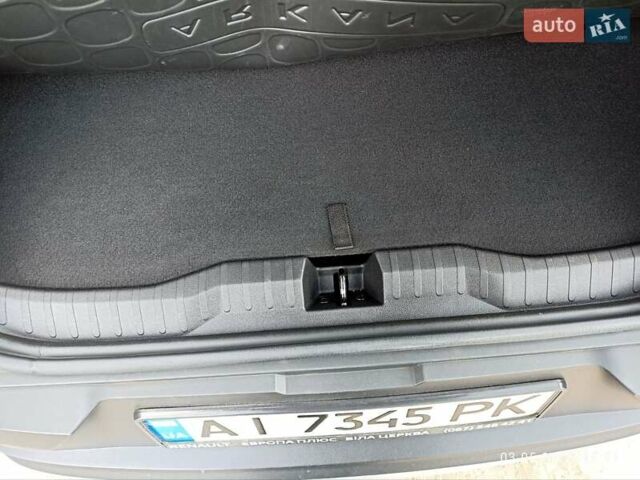 Белый Рено Arkana, объемом двигателя 1.6 л и пробегом 91 тыс. км за 15200 $, фото 26 на Automoto.ua