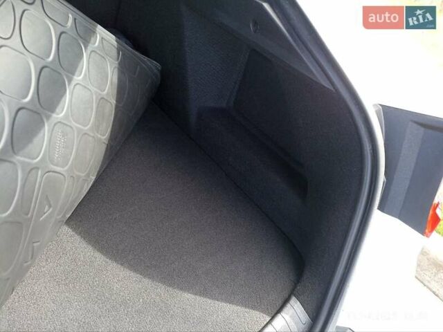 Белый Рено Arkana, объемом двигателя 1.6 л и пробегом 91 тыс. км за 15200 $, фото 47 на Automoto.ua