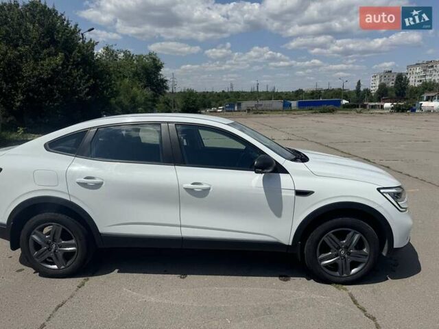 Белый Рено Arkana, объемом двигателя 1.6 л и пробегом 52 тыс. км за 17000 $, фото 4 на Automoto.ua