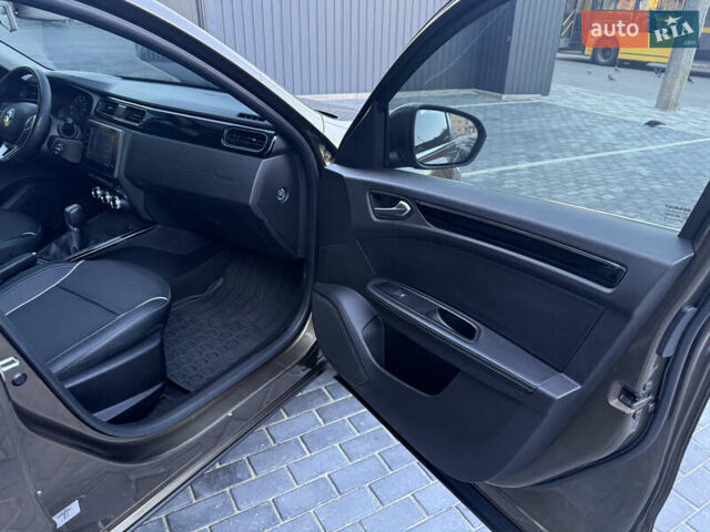 Коричневый Рено Arkana, объемом двигателя 1.33 л и пробегом 117 тыс. км за 16700 $, фото 35 на Automoto.ua