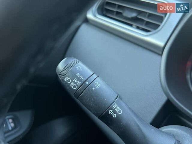 Сірий Рено Arkana, об'ємом двигуна 1.6 л та пробігом 59 тис. км за 15781 $, фото 23 на Automoto.ua