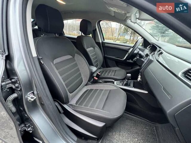 Сірий Рено Arkana, об'ємом двигуна 1.6 л та пробігом 76 тис. км за 14000 $, фото 8 на Automoto.ua