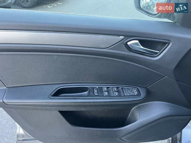 Сірий Рено Arkana, об'ємом двигуна 1.6 л та пробігом 59 тис. км за 15781 $, фото 14 на Automoto.ua