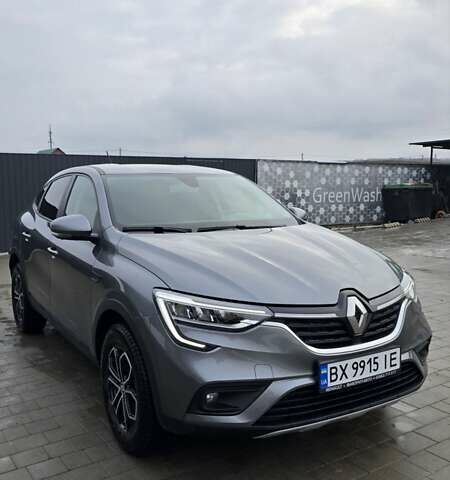 Серый Рено Arkana, объемом двигателя 1.6 л и пробегом 64 тыс. км за 17500 $, фото 1 на Automoto.ua