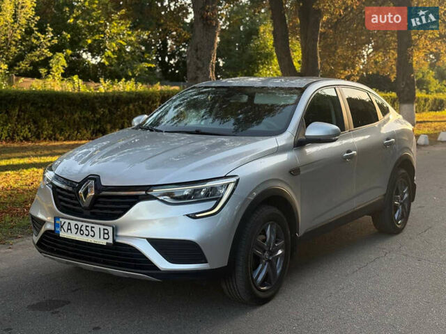 Серый Рено Arkana, объемом двигателя 1.6 л и пробегом 105 тыс. км за 16500 $, фото 1 на Automoto.ua