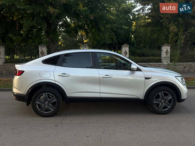 Серый Рено Arkana, объемом двигателя 1.6 л и пробегом 105 тыс. км за 16500 $, фото 9 на Automoto.ua