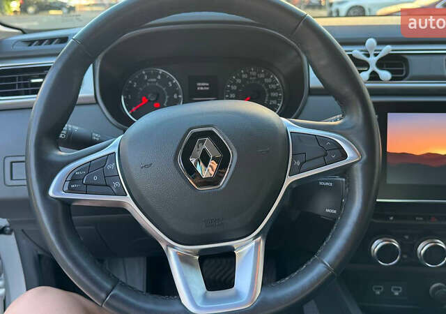 Серый Рено Arkana, объемом двигателя 1.6 л и пробегом 105 тыс. км за 18500 $, фото 16 на Automoto.ua