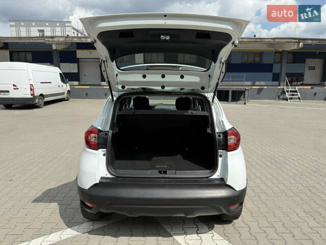 Білий Рено Каптур, об'ємом двигуна 1.5 л та пробігом 220 тис. км за 11950 $, фото 20 на Automoto.ua