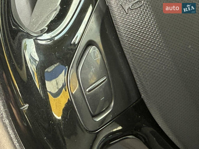 Білий Рено Каптур, об'ємом двигуна 1.5 л та пробігом 220 тис. км за 11950 $, фото 32 на Automoto.ua