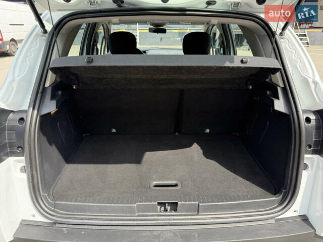 Білий Рено Каптур, об'ємом двигуна 1.5 л та пробігом 220 тис. км за 11950 $, фото 22 на Automoto.ua