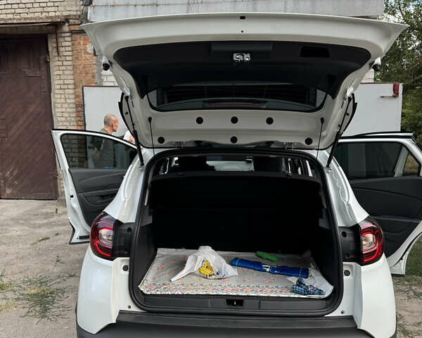 Белый Рено Каптур, объемом двигателя 1.46 л и пробегом 26 тыс. км за 18300 $, фото 17 на Automoto.ua