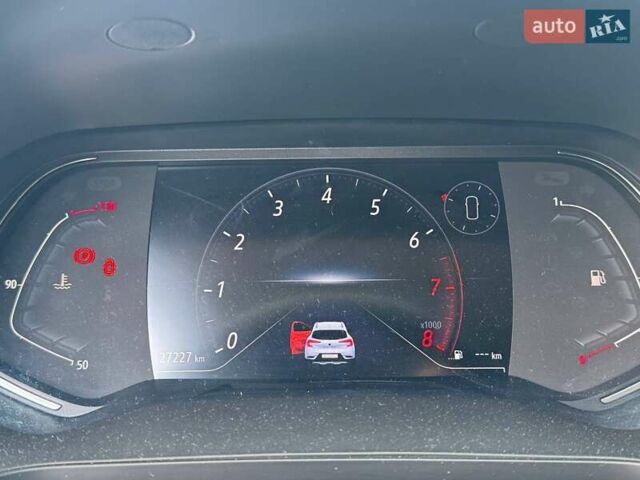 Білий Рено Каптур, об'ємом двигуна 1.33 л та пробігом 29 тис. км за 19000 $, фото 5 на Automoto.ua