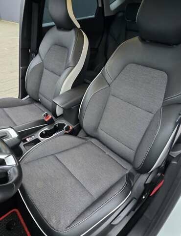 Білий Рено Каптур, об'ємом двигуна 1.33 л та пробігом 43 тис. км за 18500 $, фото 10 на Automoto.ua