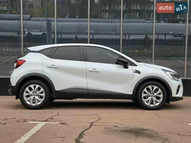 Белый Рено Каптур, объемом двигателя 1.4 л и пробегом 68 тыс. км за 16300 $, фото 4 на Automoto.ua