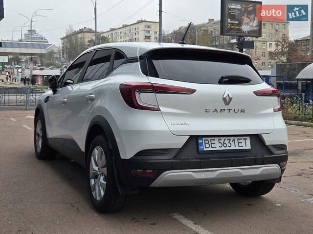Белый Рено Каптур, объемом двигателя 1.4 л и пробегом 68 тыс. км за 16700 $, фото 4 на Automoto.ua
