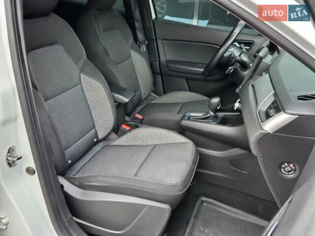 Рено Каптур 2021 в Киеве на Automoto.ua Белый Рено Каптур, объемом двигателя 1.33 л и пробегом 68 тыс. км за 17900 $, фото 23 на Automoto.ua