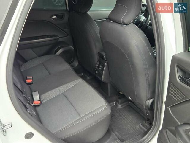 Белый Рено Каптур, объемом двигателя 1.4 л и пробегом 68 тыс. км за 16700 $, фото 11 на Automoto.ua