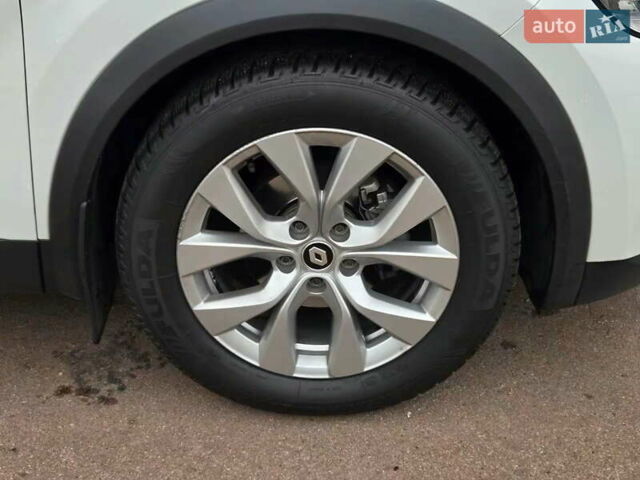 Белый Рено Каптур, объемом двигателя 1.4 л и пробегом 68 тыс. км за 16300 $, фото 3 на Automoto.ua