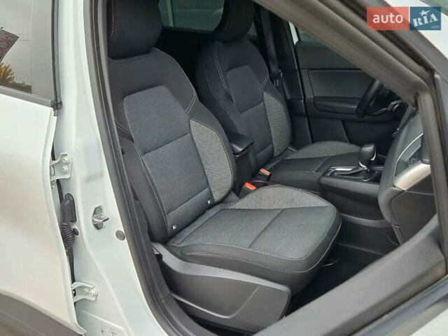 Белый Рено Каптур, объемом двигателя 1.4 л и пробегом 68 тыс. км за 16300 $, фото 17 на Automoto.ua