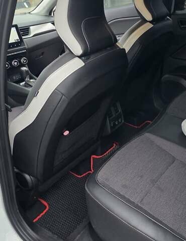 Білий Рено Каптур, об'ємом двигуна 1.33 л та пробігом 43 тис. км за 18500 $, фото 21 на Automoto.ua