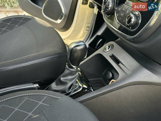 Бежевый Рено Каптур, объемом двигателя 1.46 л и пробегом 100 тыс. км за 13200 $, фото 36 на Automoto.ua