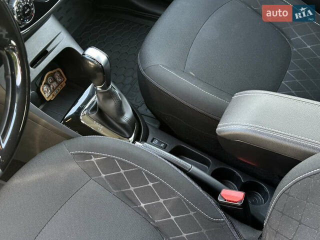 Бежевый Рено Каптур, объемом двигателя 1.46 л и пробегом 100 тыс. км за 13200 $, фото 42 на Automoto.ua