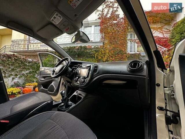 Рено Каптур 2016 в Львове на Automoto.ua Бежевый Рено Каптур, объемом двигателя 1.5 л и пробегом 122 тыс. км за 10900 $, фото 2 на Automoto.ua