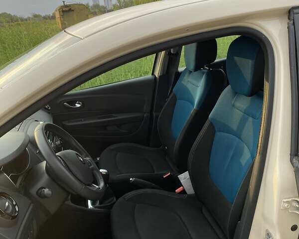 Бежевый Рено Каптур, объемом двигателя 0.9 л и пробегом 54 тыс. км за 15900 $, фото 8 на Automoto.ua