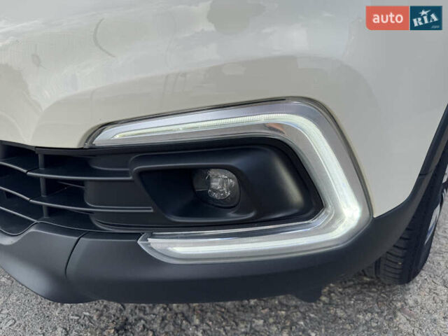 Бежевий Рено Каптур, об'ємом двигуна 0.9 л та пробігом 54 тис. км за 13599 $, фото 6 на Automoto.ua