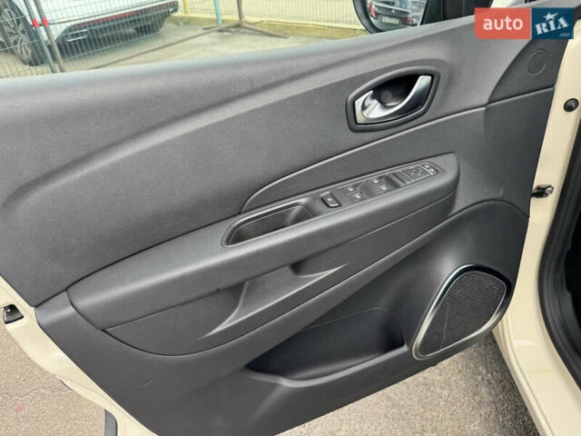 Бежевий Рено Каптур, об'ємом двигуна 0.9 л та пробігом 54 тис. км за 13599 $, фото 10 на Automoto.ua