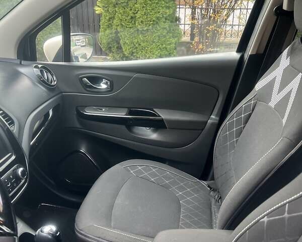 Черный Рено Каптур, объемом двигателя 1.2 л и пробегом 54 тыс. км за 12300 $, фото 5 на Automoto.ua