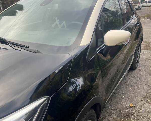 Черный Рено Каптур, объемом двигателя 1.2 л и пробегом 54 тыс. км за 12300 $, фото 2 на Automoto.ua