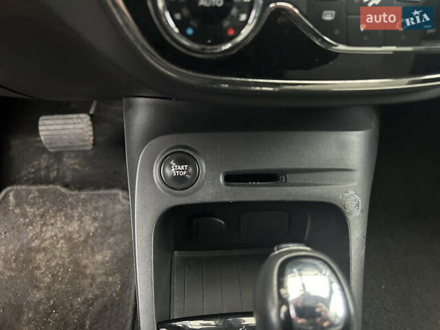 Чорний Рено Каптур, об'ємом двигуна 1.2 л та пробігом 133 тис. км за 9999 $, фото 16 на Automoto.ua