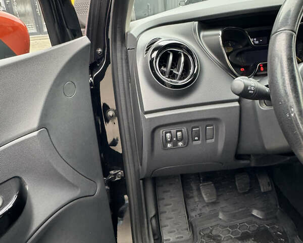 Черный Рено Каптур, объемом двигателя 1.5 л и пробегом 117 тыс. км за 10700 $, фото 13 на Automoto.ua