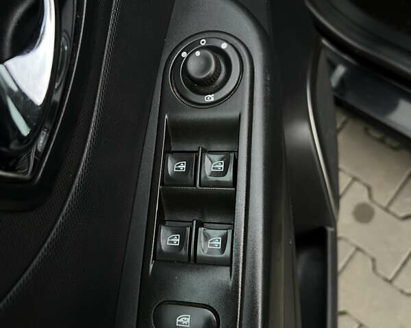 Черный Рено Каптур, объемом двигателя 1.5 л и пробегом 214 тыс. км за 10700 $, фото 12 на Automoto.ua