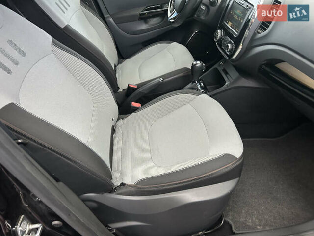 Чорний Рено Каптур, об'ємом двигуна 1.2 л та пробігом 133 тис. км за 9999 $, фото 42 на Automoto.ua