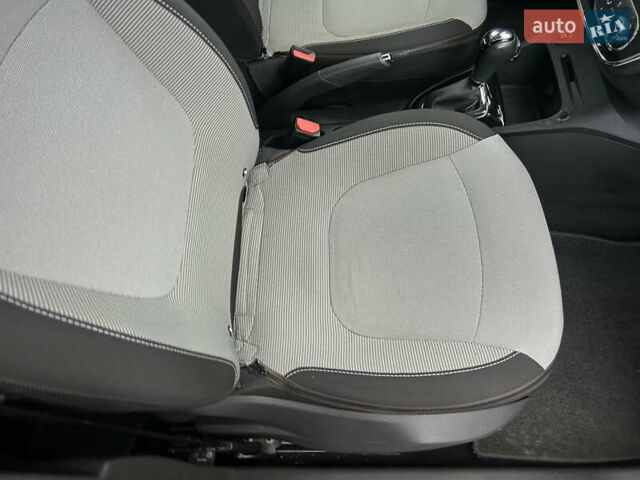 Чорний Рено Каптур, об'ємом двигуна 1.2 л та пробігом 133 тис. км за 9999 $, фото 43 на Automoto.ua