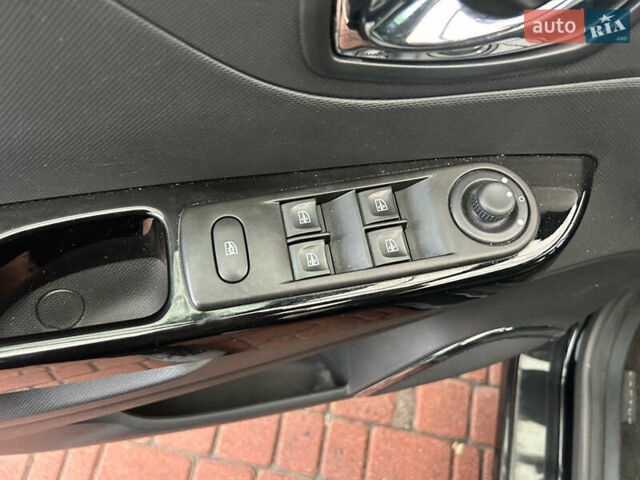 Чорний Рено Каптур, об'ємом двигуна 1.2 л та пробігом 133 тис. км за 9999 $, фото 25 на Automoto.ua