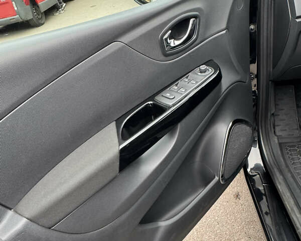 Черный Рено Каптур, объемом двигателя 1.5 л и пробегом 117 тыс. км за 10700 $, фото 14 на Automoto.ua