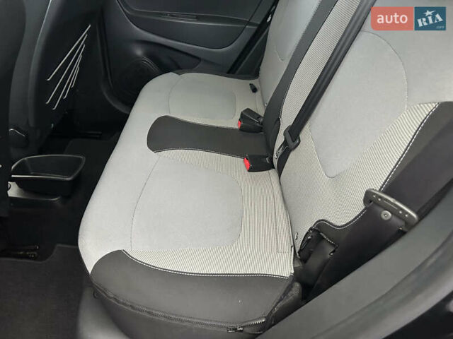 Чорний Рено Каптур, об'ємом двигуна 1.2 л та пробігом 133 тис. км за 9999 $, фото 28 на Automoto.ua