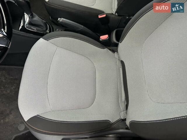Чорний Рено Каптур, об'ємом двигуна 1.2 л та пробігом 133 тис. км за 9999 $, фото 13 на Automoto.ua