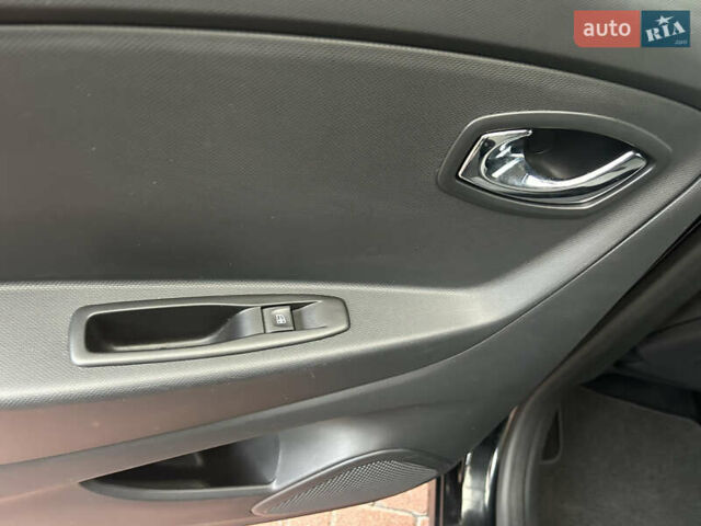 Чорний Рено Каптур, об'ємом двигуна 1.2 л та пробігом 133 тис. км за 9999 $, фото 31 на Automoto.ua