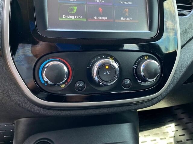 Черный Рено Каптур, объемом двигателя 1.6 л и пробегом 133 тыс. км за 10700 $, фото 17 на Automoto.ua