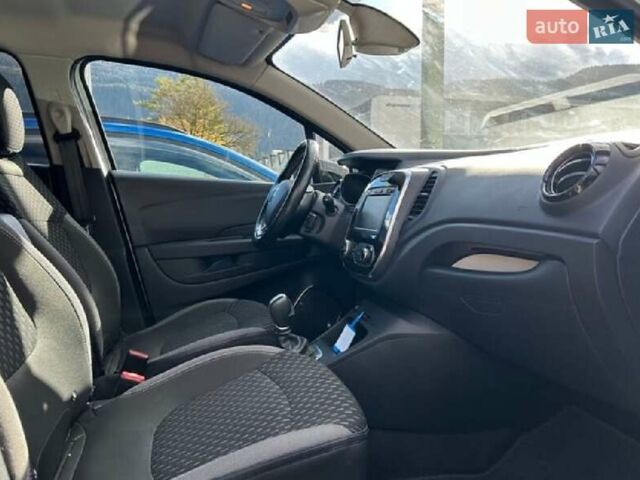 Черный Рено Каптур, объемом двигателя 1.2 л и пробегом 61 тыс. км за 14599 $, фото 9 на Automoto.ua