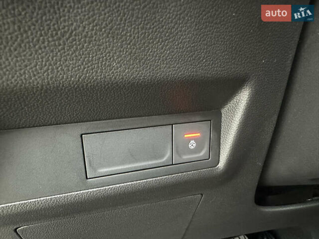 Черный Рено Каптур, объемом двигателя 1.6 л и пробегом 14 тыс. км за 19999 $, фото 24 на Automoto.ua